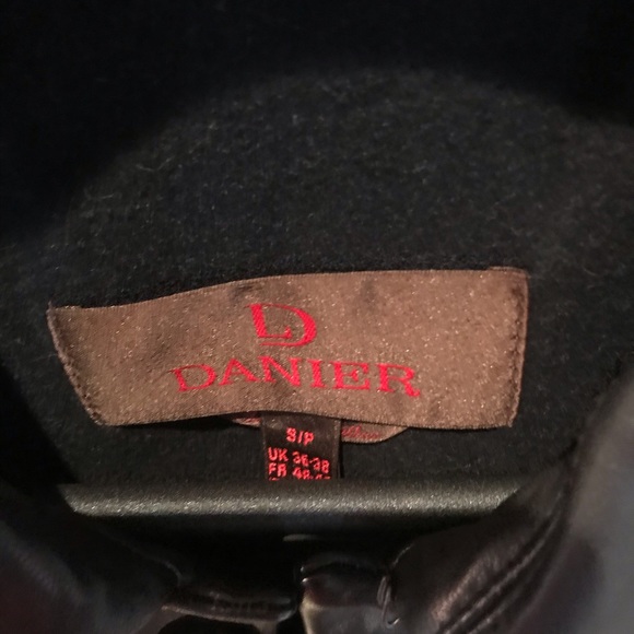 Danier - Brand New 3/4 Length Italian Leather Coat - Picture 11 of 11